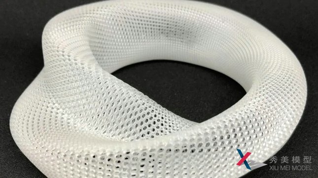 3D打印教學模型，展現數學方程式之美