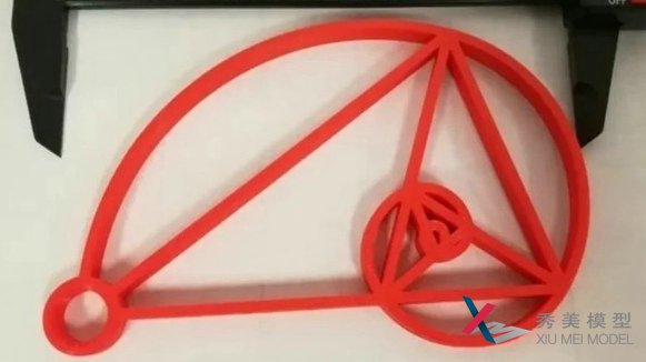3D打印教學模型，展現數學方程式之美