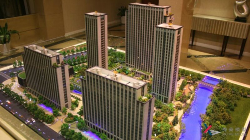 <b>房地產模型沙盤的精美之處主要通過環境景觀襯托</b>